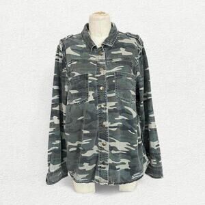 Forever 21 Camo Distressed Denim Shacket in Green